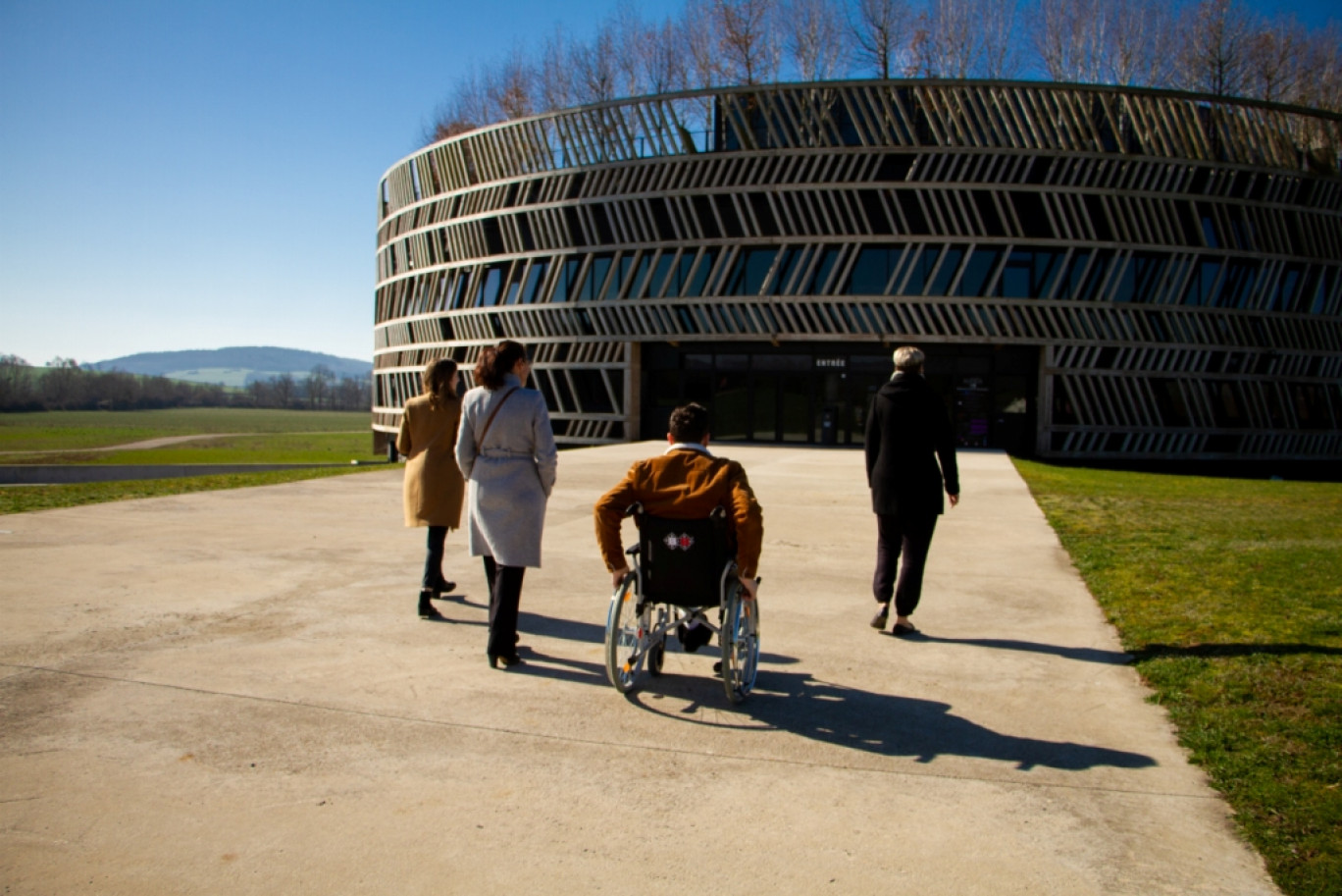 Accessible à tous les publics et à tous les handicaps, le MuséoParc Alesia a été récompensé de la médaille d’or des Trophées du Tourisme accessible. (©Alesia / S.Pitoizet)