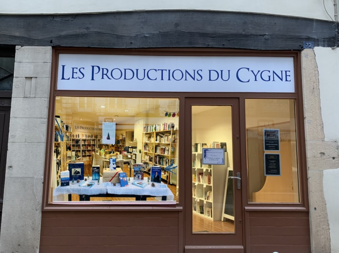 La Librairie du Cygne est un établissement associatif solidaire.  