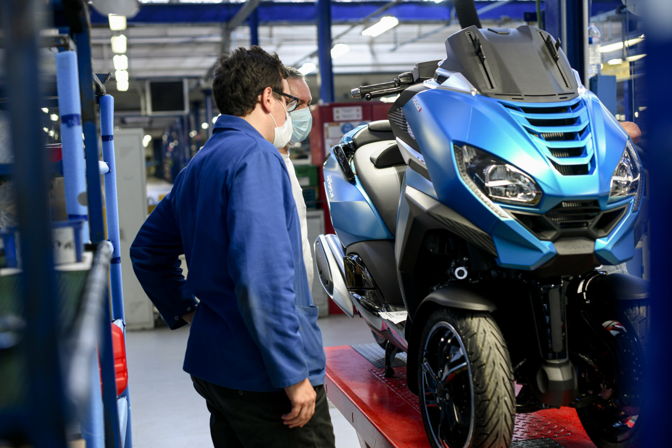 Dans l’usine de Mandeure, où est produit le Metropolis à trois roues, 60 salariés en CDI sont actuellement au chômage partiel le lundi. (© Peugeot Motocycles)