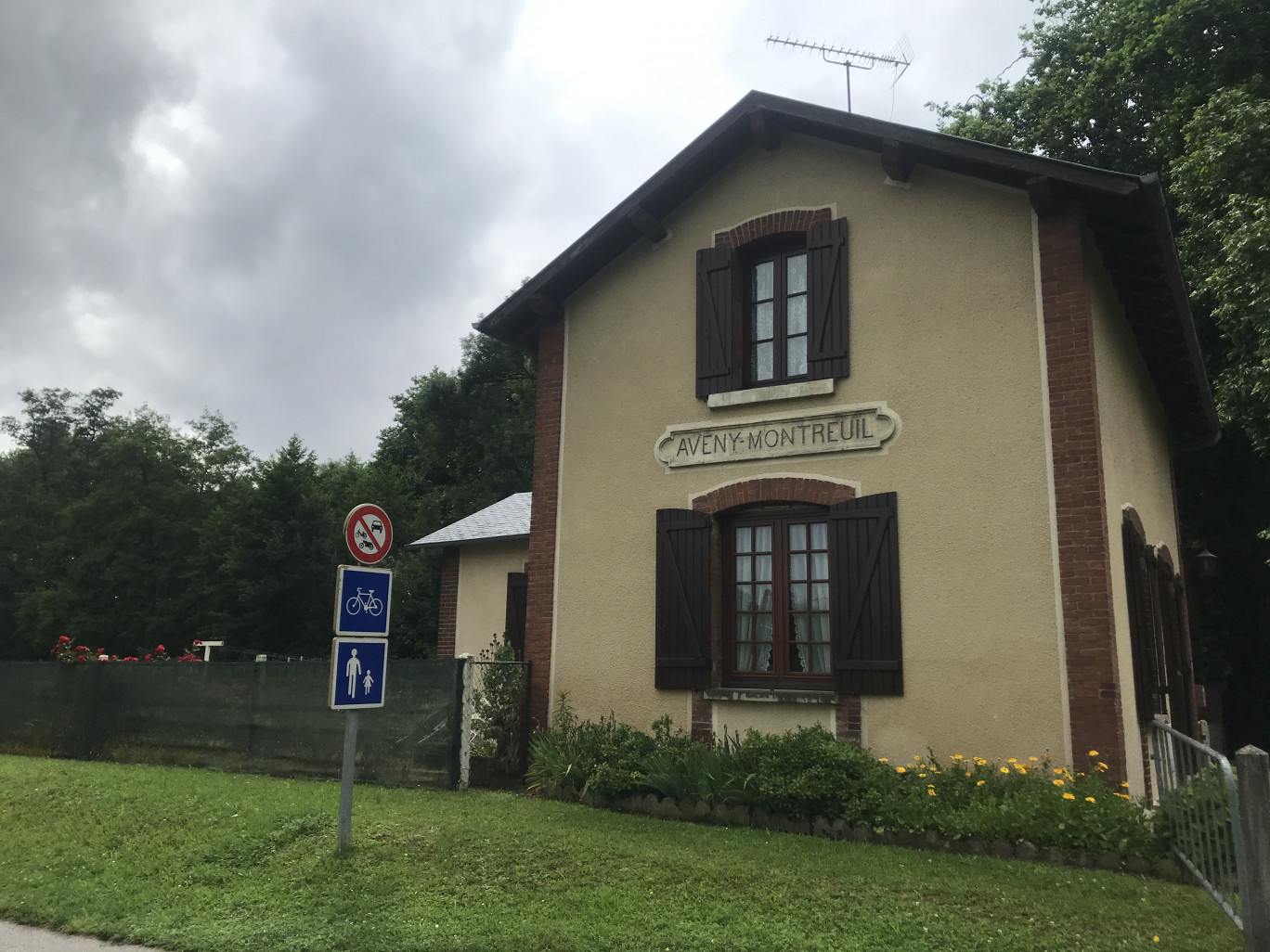 L'ancienne gare d'Aveny-Montreuil (Val d'Oise) 