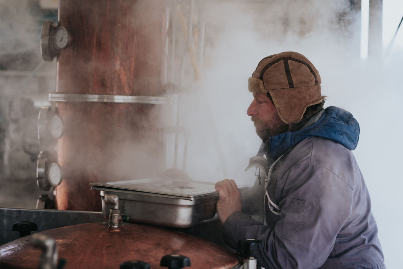 Mathieu Sabbagh distille Le Pinot Noir et Le Chardonnay à Beaune mais aussi à Meursault, à Gevrey-Chambertin ou encore à Pommard. (© Alambic Bourguignon)