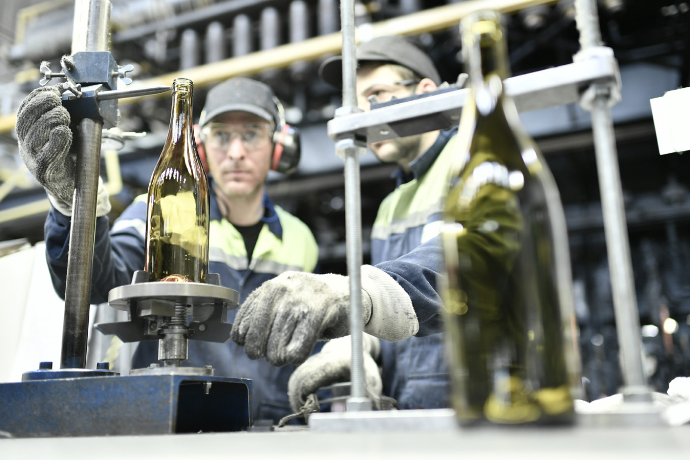 Production de bouteilles de Bourgogne sur le site de Verallia Chalon. (Verallia)