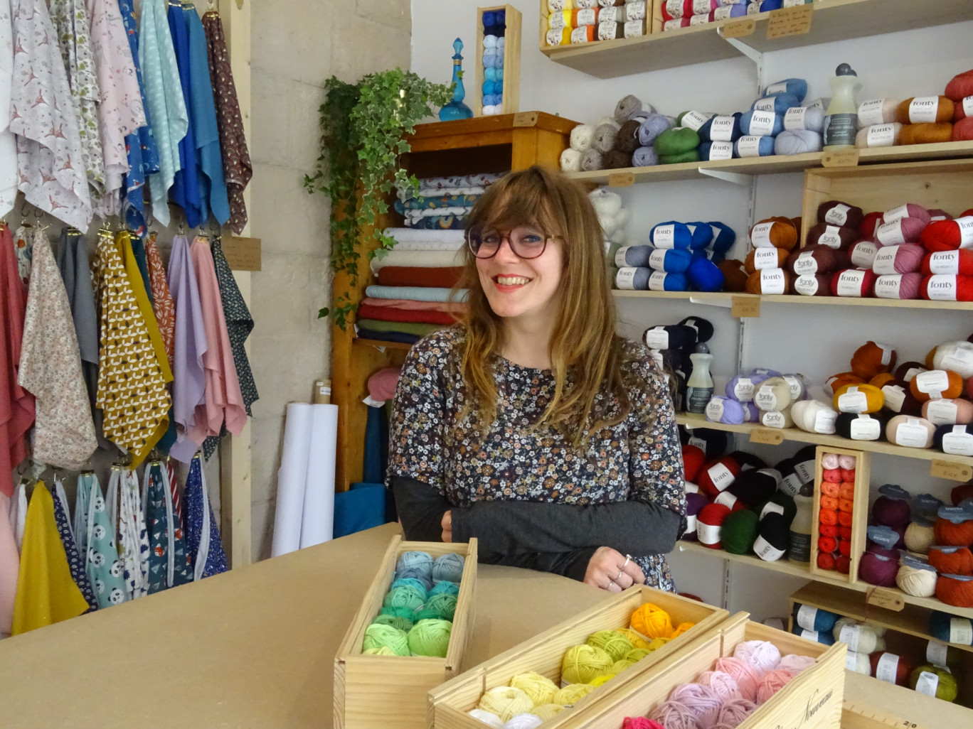 Cathy Bernardin a ouvert sa mercerie en centre-ville de Dijon après un début de carrière dans le journalisme. (© Aletheia Press / Nadège Hubert)