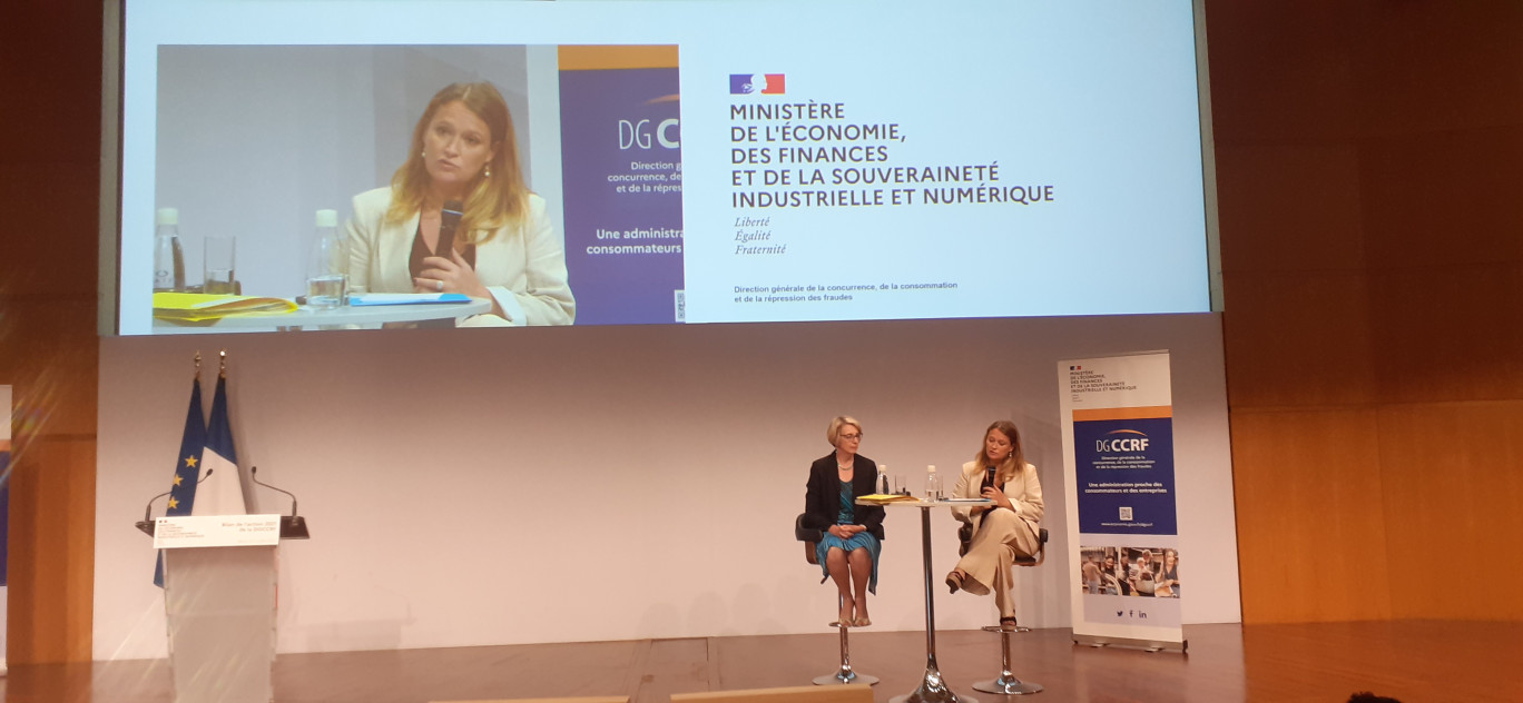 De gauche à droite, Virginie Beaumeunier, directrice de la DGCCRF, Olivia Grégoire, ministre des PME