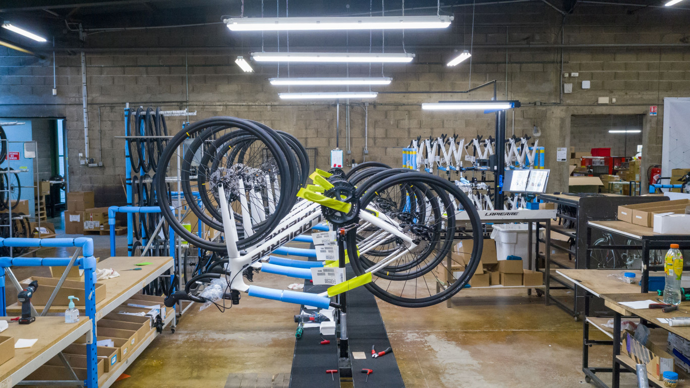 Lapierre produit ses vélos à forte valeur ajoutée dans son usine de Dijon. (© Lapierre)