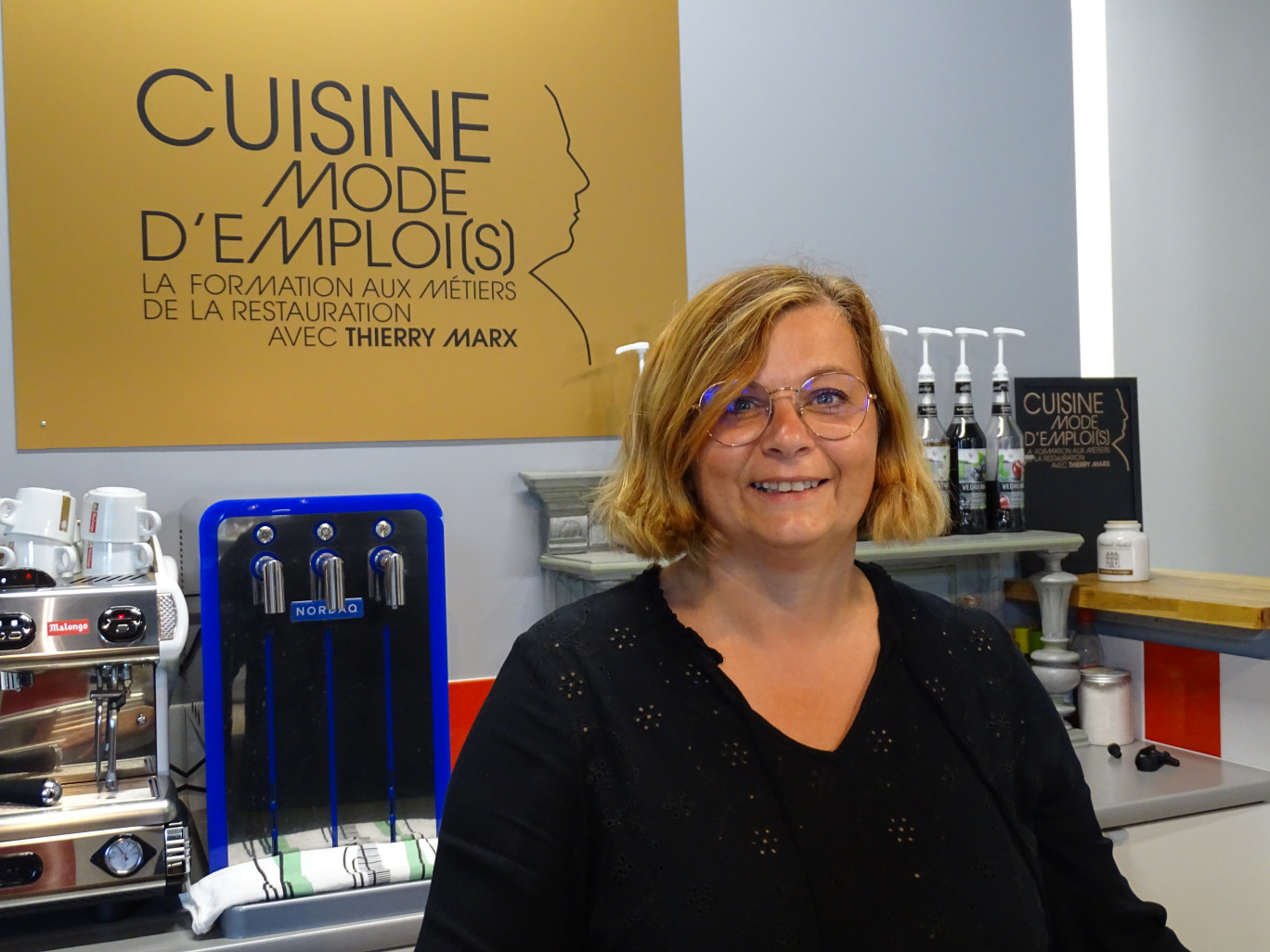 Karine Duthu, responsable du site dijonnais Cuisine Mode d’Emploi(s), reçoit en entretien chacun des candidats à la reconversion professionnelle. (Aletheia Press / Nadège Hubert)