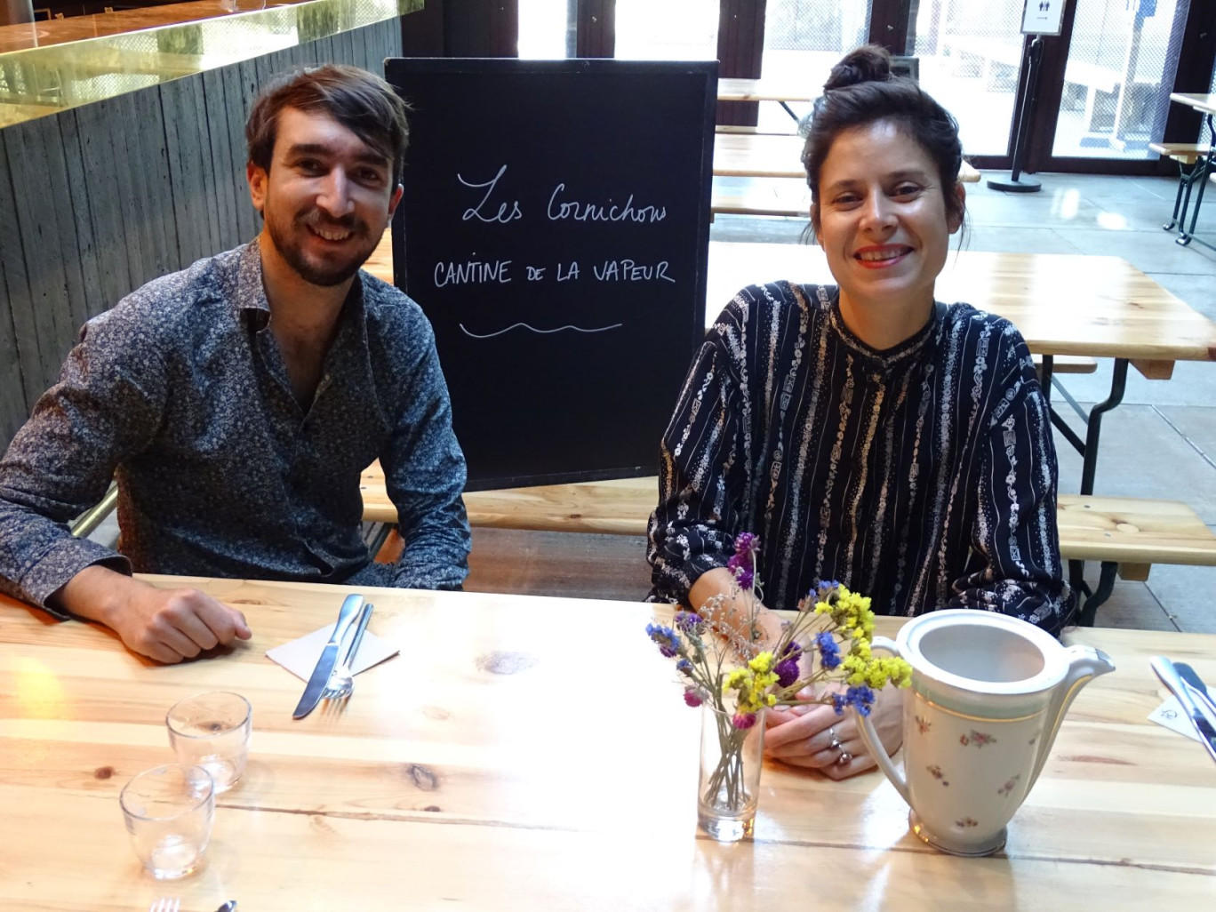 Aurore Schaferlee et Simon Galley, les chefs de la Cuisine Flottante mettent leurs talents au service de la Vapeur à l’heure du déjeuner. (Aletheia Press / Nadège Hubert)