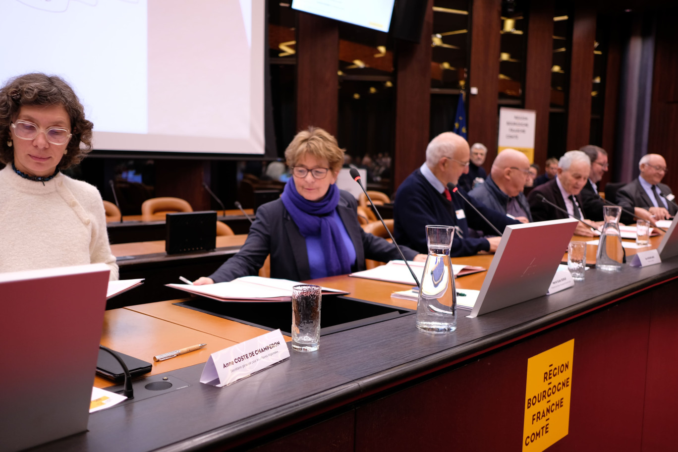 Au centre, Marie-Guite Dufay, présidente de la Région Bourgogne Franche-Comté lors de la signature de la convention pour la coordination et l’accélération de la transition énergétique. (© Aletheia Press / S.Brignoli) 