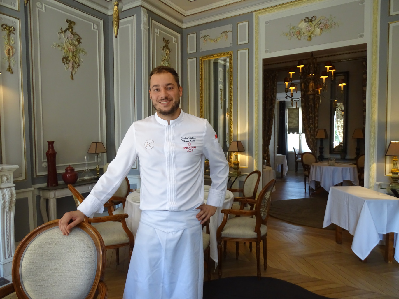 Jordan Billan, chef étoilé de l’Hostellerie Cèdre & Spa à Beaune, a officiellement obtenu le label « savoir-faire 100 % Côte d’Or » en novembre dernier pour son engagement pour les produits locaux. (Aletheia Press / Nadège Hubert)