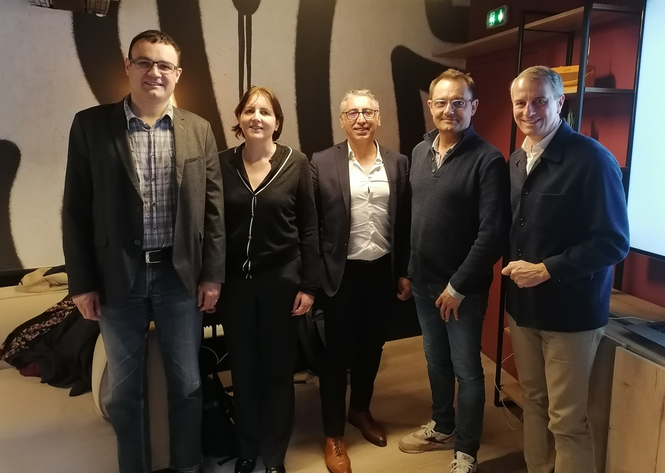 De g. à dr : Sébastien Picardat, directeur général d’Agdatahub, Virginie Becquart, co-fondatrice et COO de Food Pilot, Jean-Philippe Porcherot, directeur général Atol CD, Frédéric Imbert, directeur R&D Dijon Céréales et Didier Livio, co-fondateur et CEO de Food Pilot. (© Aletheia Press /Sophie Brignoli)