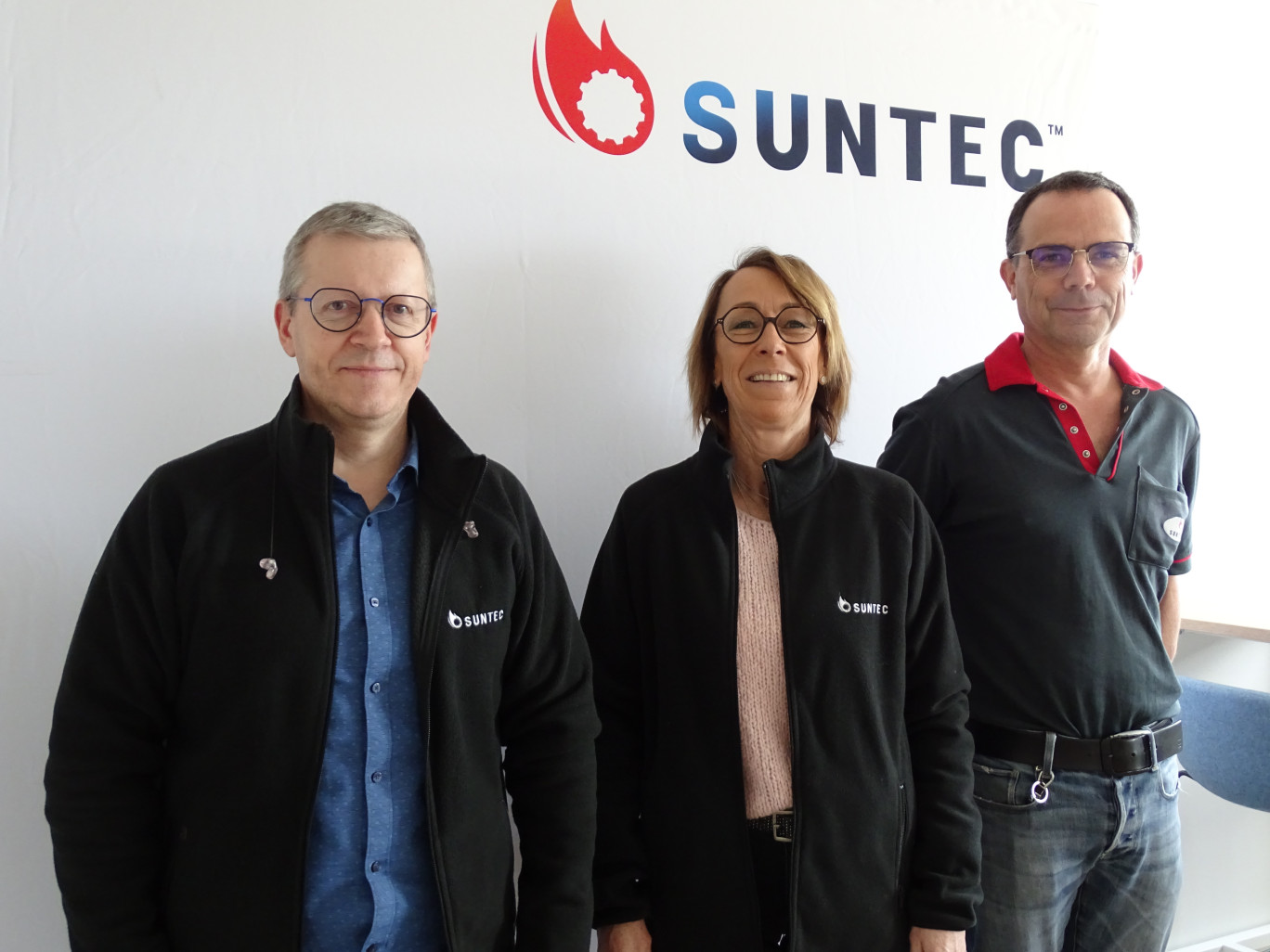 Michaël Bellec, responsable sécurité et lean management, Véronique Girard, directrice des ressources humaines et Pierre Moreira, technicien qualité environnement participent, chacun à leur niveau, à la RSE de Suntec. (Aletheia Press / Nadège Hubert)