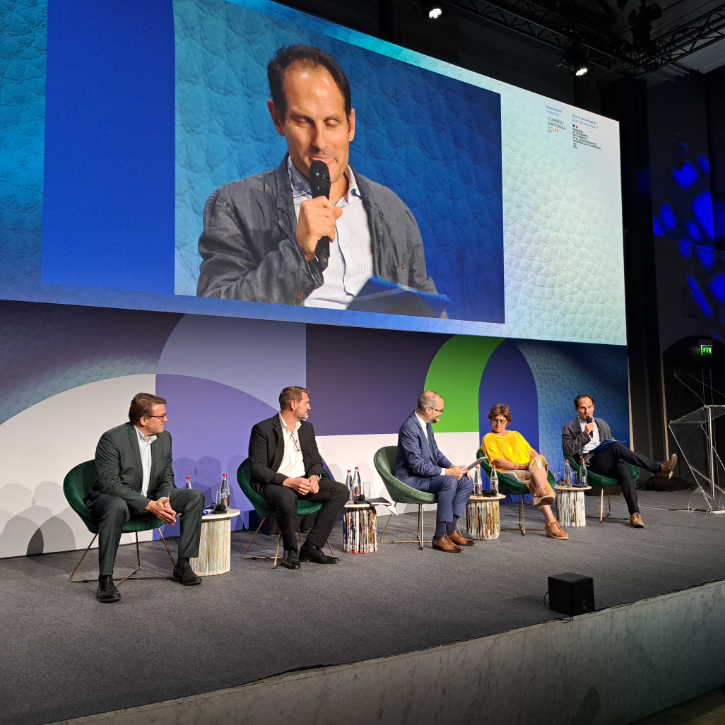 De gauche à droite , Stéphane Rostaing, pdg de Rostaing SAS, Nicolas Mille, Pdg de Gaston Mille, animateur Nicolas Rossignol, Caroline Krug, présidente de Tanneries Pechdo Pierre Mischel,directeur des opérations groupe Lemaitre Sécurité (© Anne D’AUBREE)