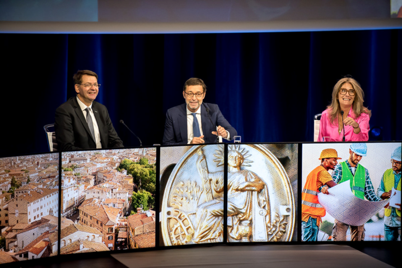 (c) CSN  Patrice Vergriete, ministre chargé du Logement, était présent pour répondre à certaines interrogations de la profession, notamment à propos de la rénovation énergétique.  De gauche à droite, Patrice Vergriete, ministre chargé du Logement,Yves Delecraz président du 119e congrès et Sophie Sabot-Barcet, présidente du CSN