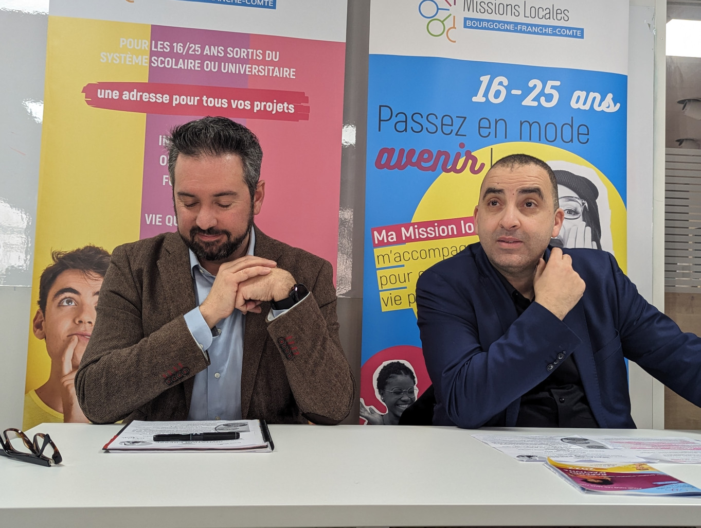 Anthony Bonnevie (à g.) et Hamid El Hassouni, respectivement directeur et président de la Mission Locale de Dijon ont dressé le bilan des contrats engagement jeunes. (Aletheia Press / Nadège Hubert)
