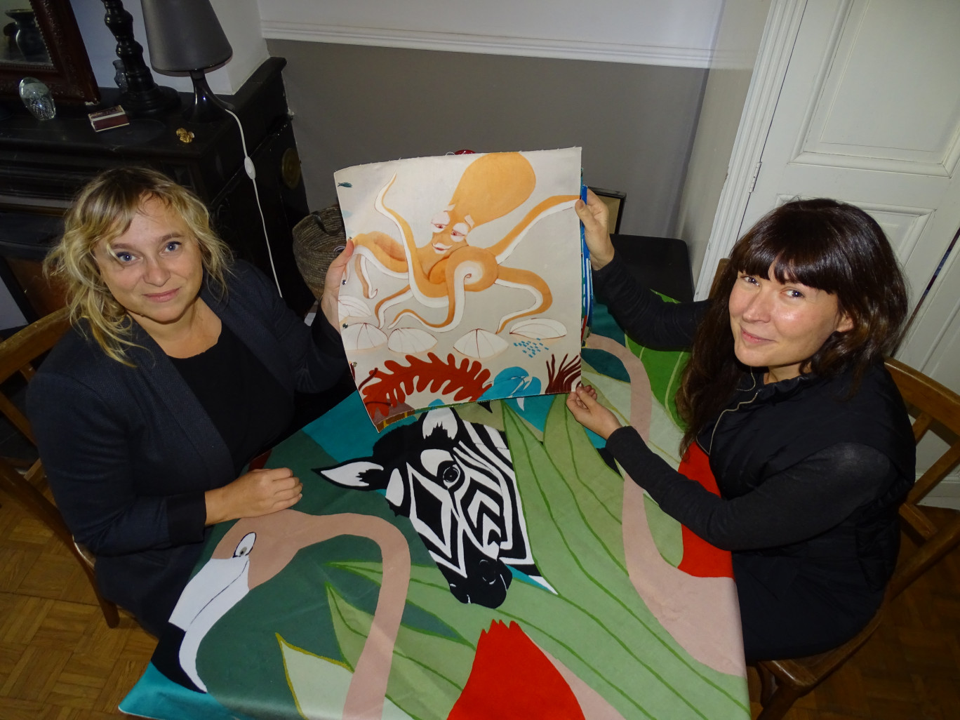 Anne-Lise Burignat et Manon Rigaud ont créé les papiers peints Simone et Marcel pour mettre en lumière la peinture manuelle. (© Aletheia Press  / Nadège Hubert)
