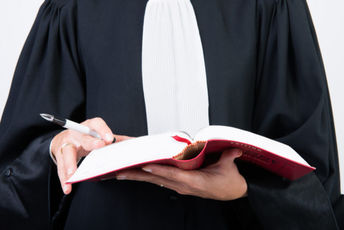 Avocats : la profession« ne survivra pas à un deuxième arrêt, même partiel, des juridictions »